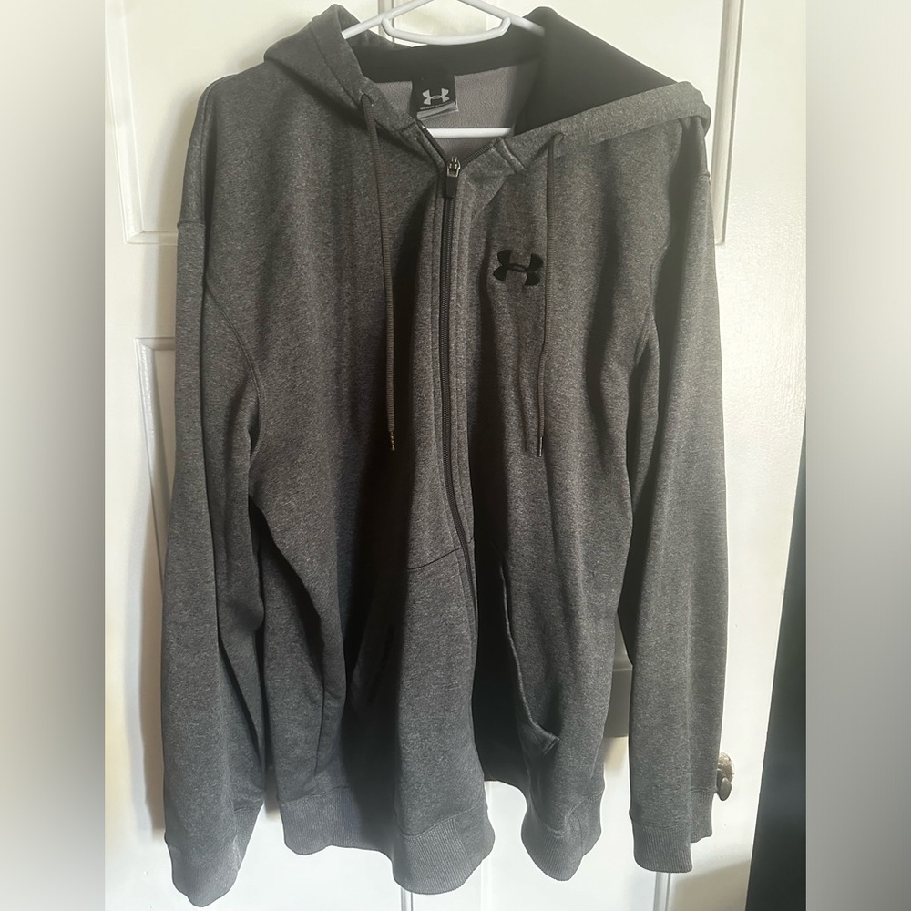 Men’s L Under Armour Zip Up Hoodie in Grey
